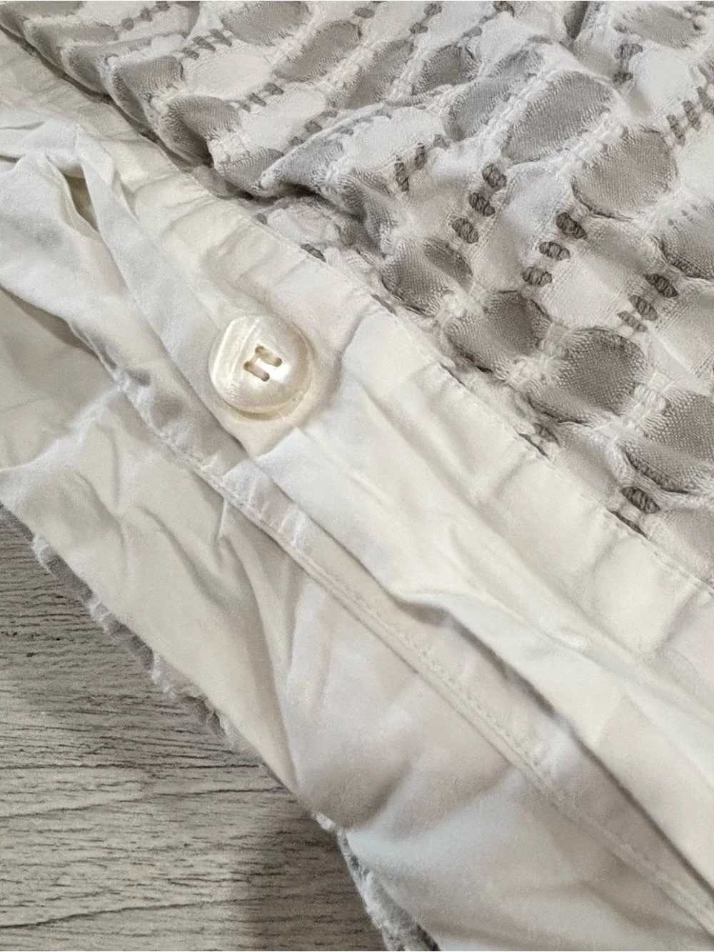 WEST ELM Gray Ivory Textured Dots ESTELA Duvet Cover Button Closure King Size